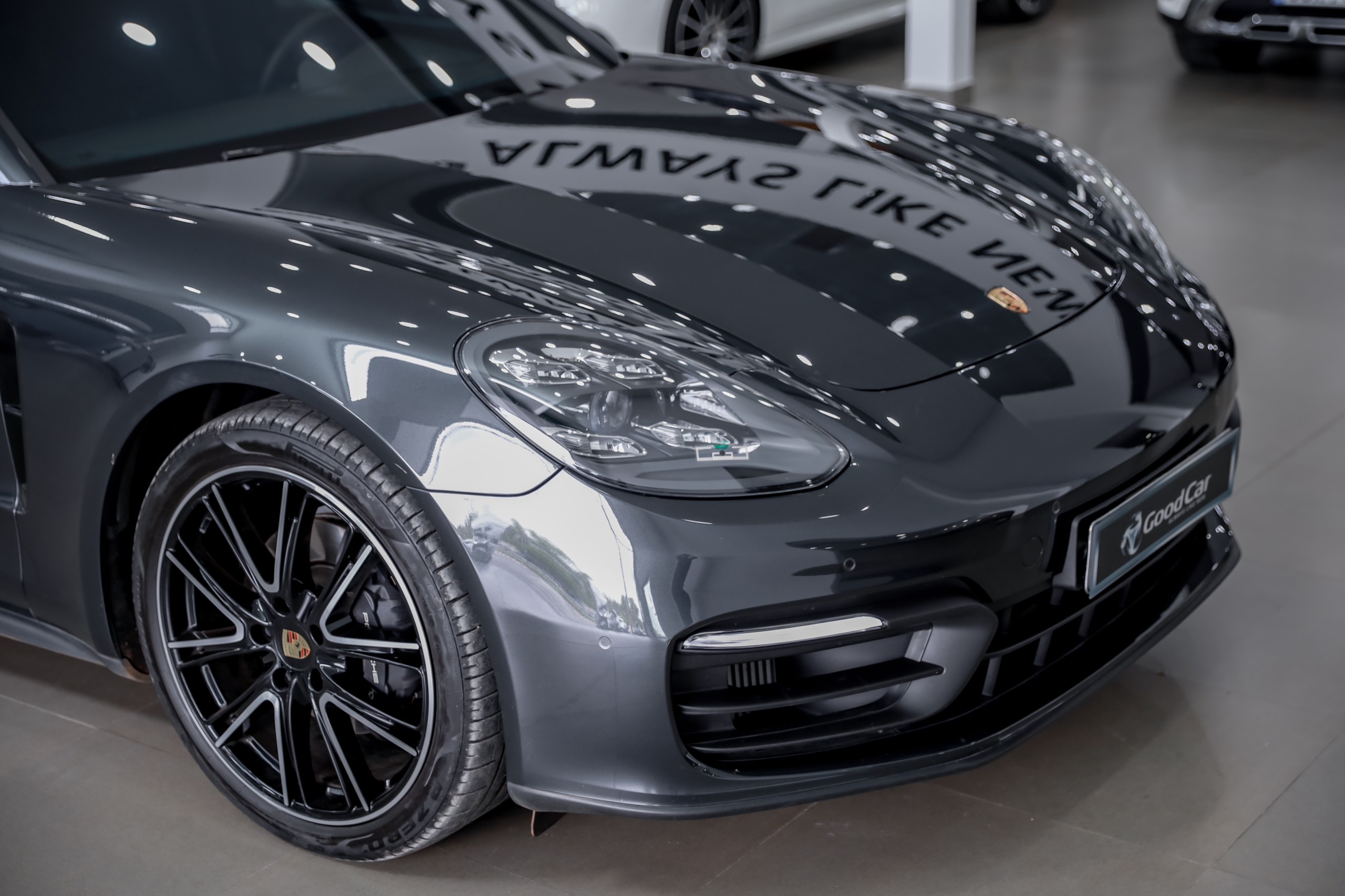 Panamera 2021 Mâu xám anh kim/nâu