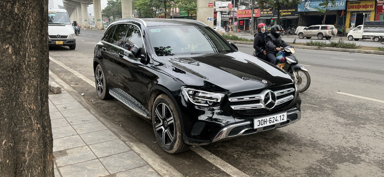 BÁN XE GLC 200 4MATIC - 2021 ĐK T4/2022 - Giá 1.5 tỷ