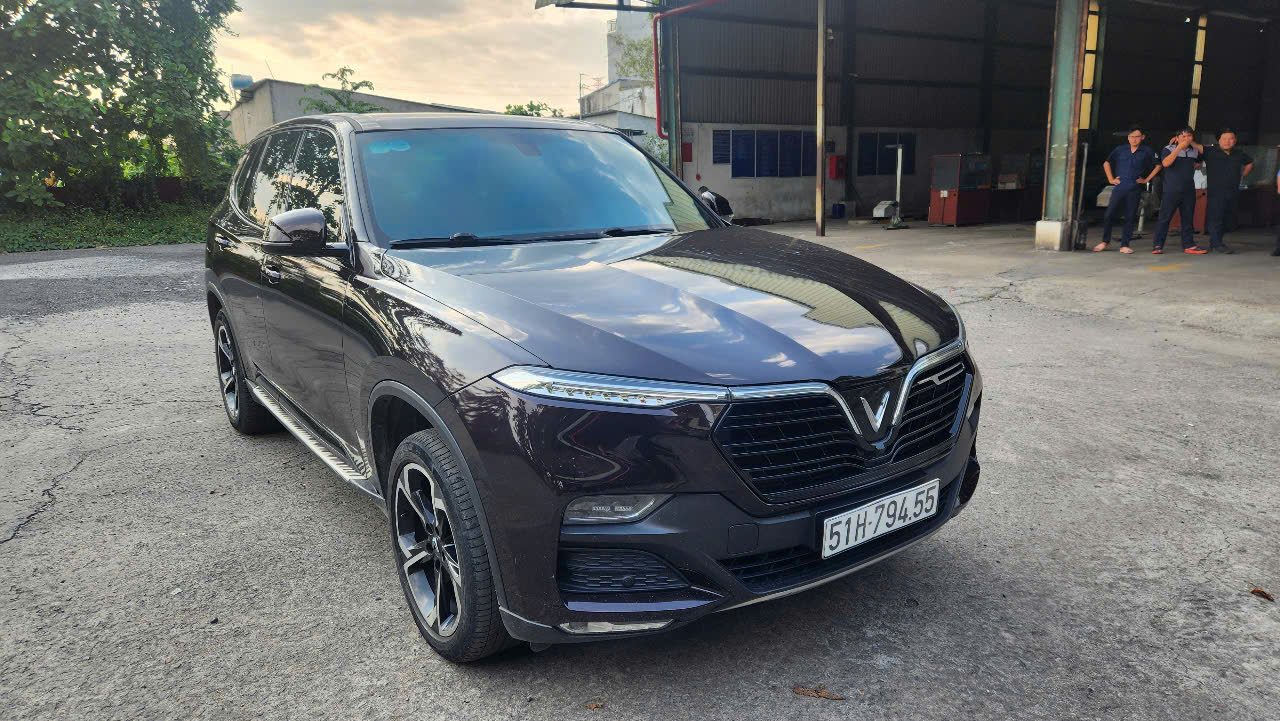 Chính chủ cần bán xe Vinfast lux sa 2.0 base vin 2019