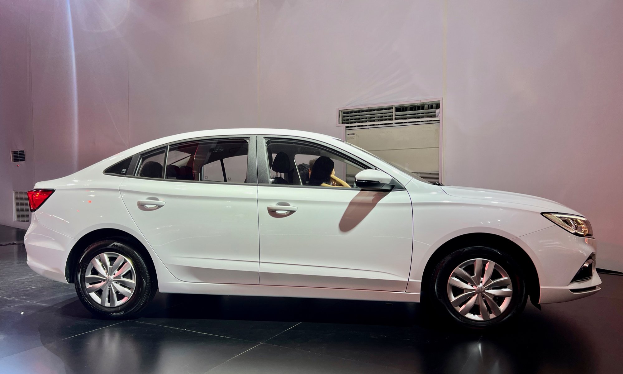 CHÍNH HÃNG - CẦN  BÁN XE MG5 MT 2024