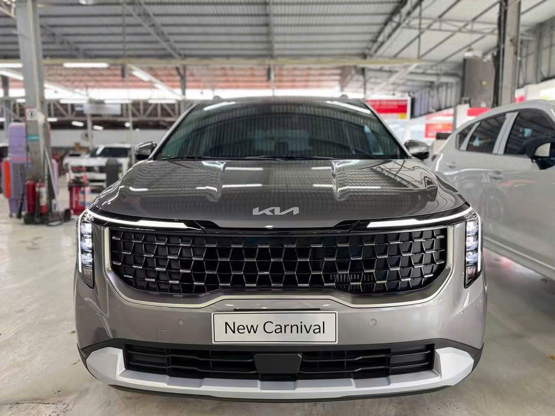 EM CÒN DUY NHẤT 01 XE KIA CARNIVAL LUXURY VIN 2025 mới 100% – ƯU ĐÃI LÊN TỚI 150 TRIỆU!