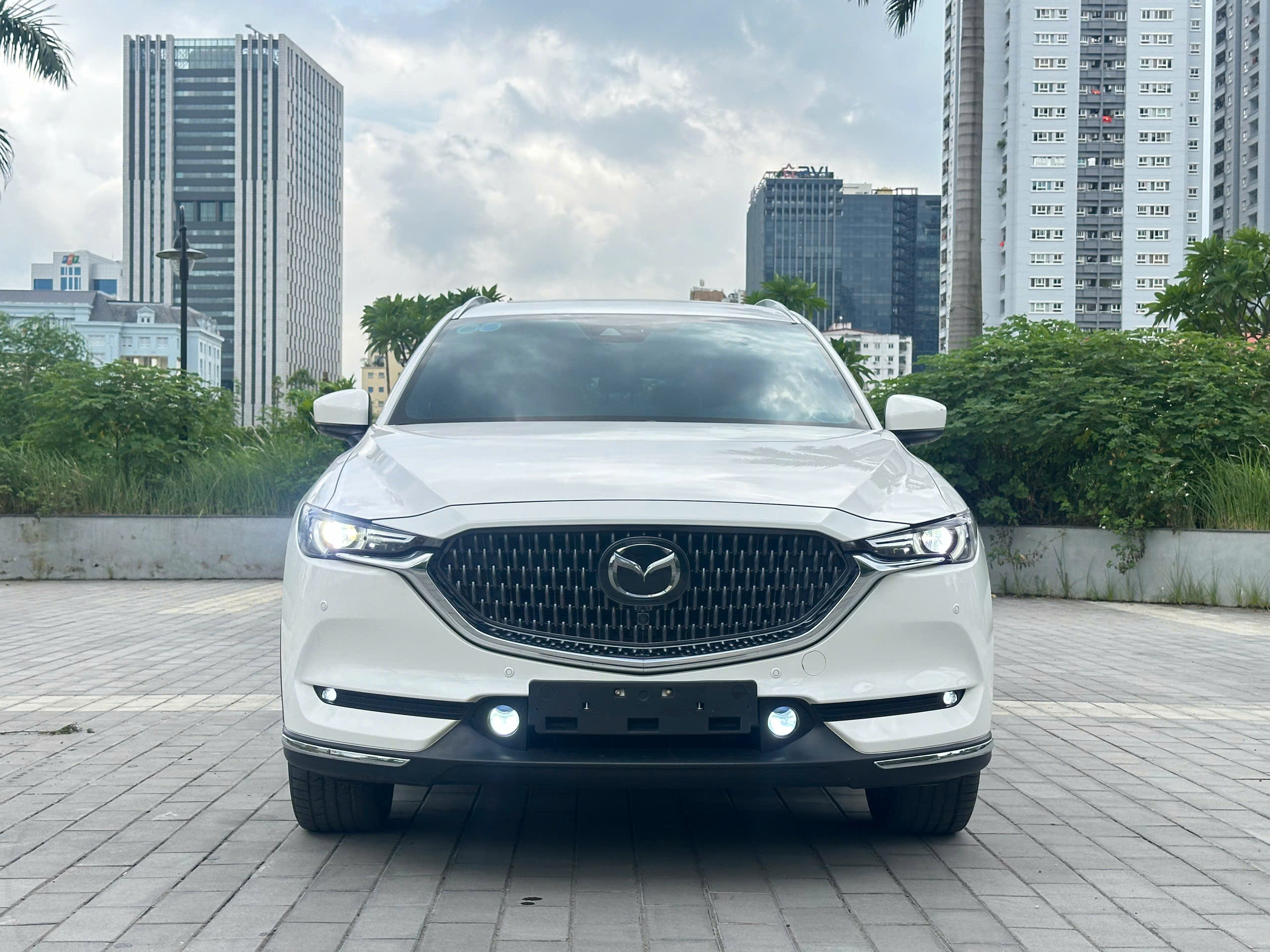 ► Mazda CX8 2023 Premium màu trắng.