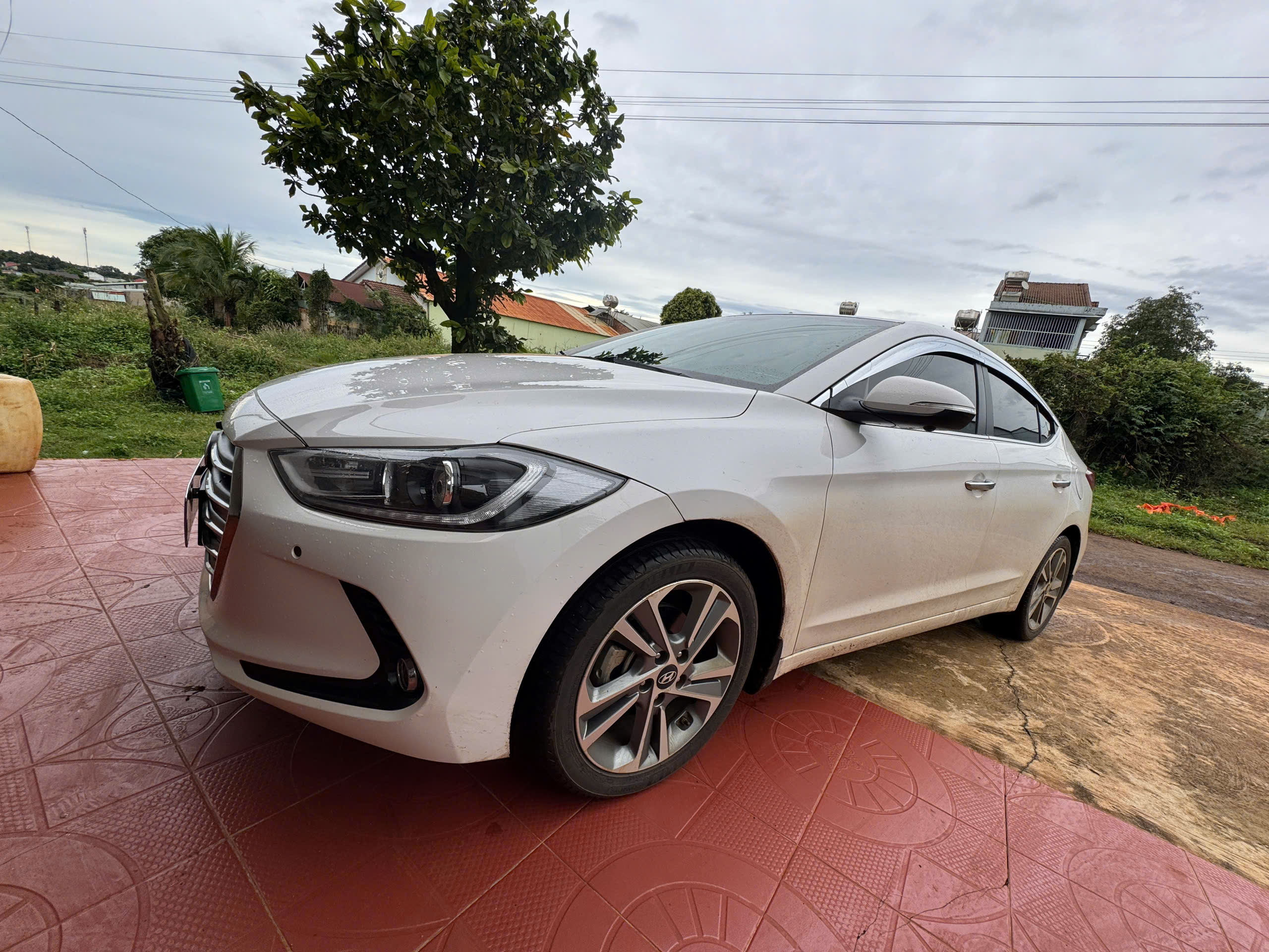 Mình có xe elantra 2018 bản 2.0 một chủ từ đầu.