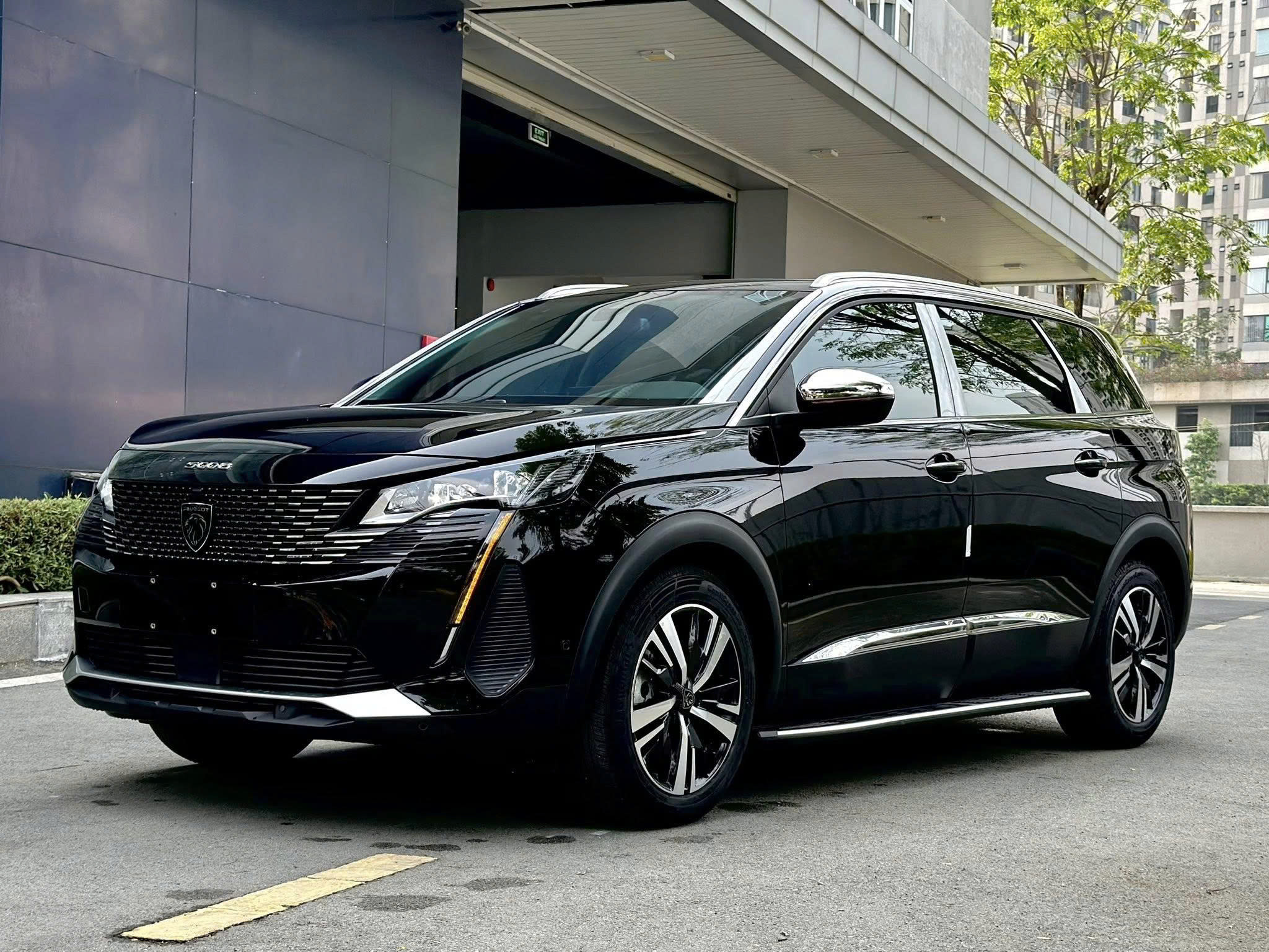 Peugeot 5008 Premium -  SUV 07