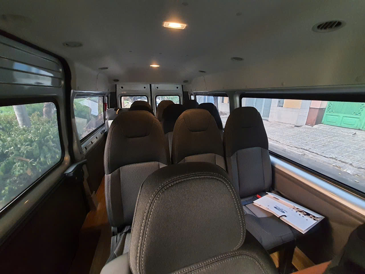 Cần bán xe Ford Transit đời 2024