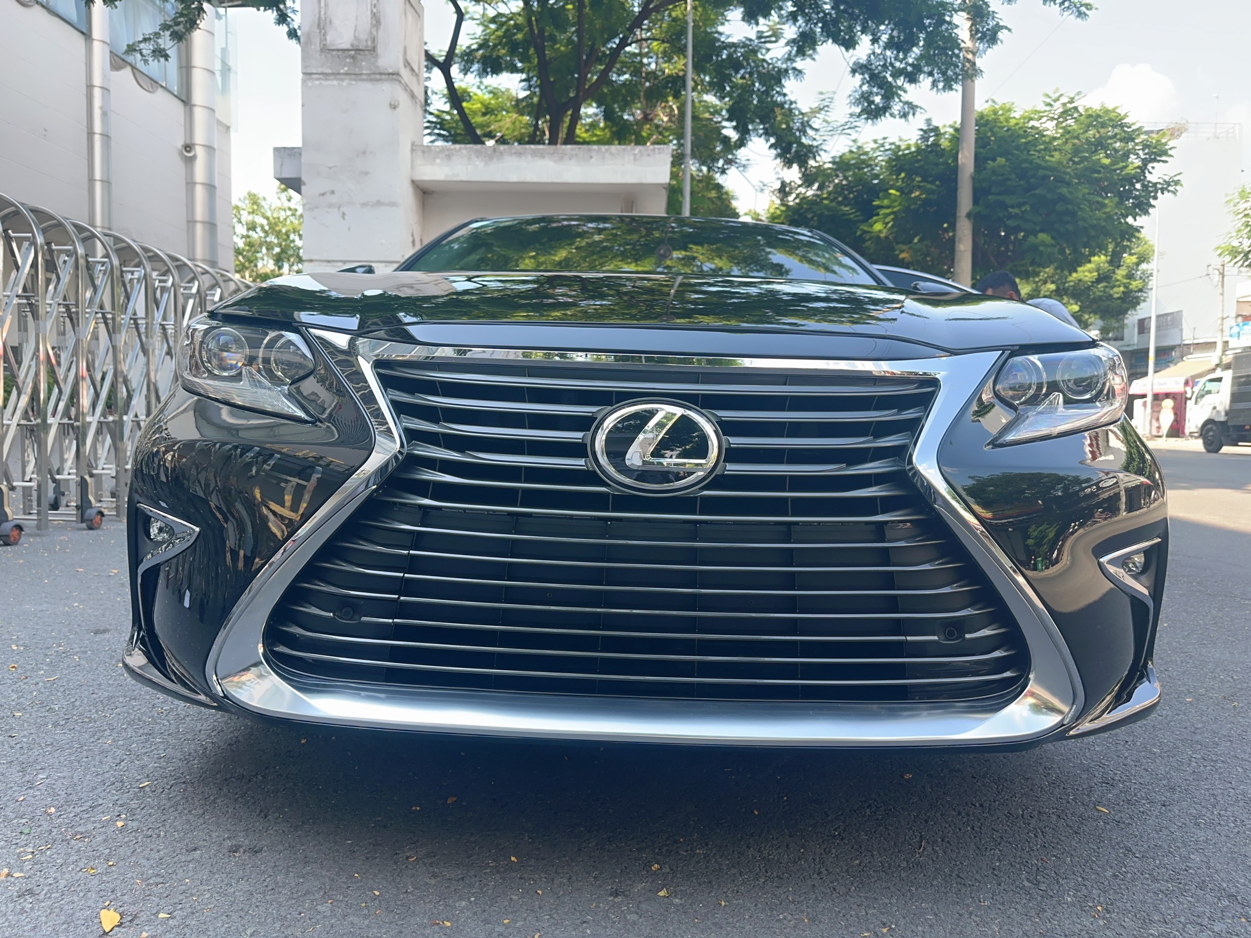► Lexus ES350 model 2016