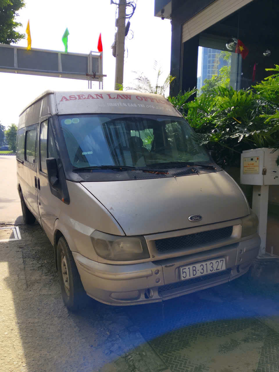 VĂN PHÒNG LUẬT SƯ ASEAN THANH LÝ XE FORD TRANSIT 16 CHỖ