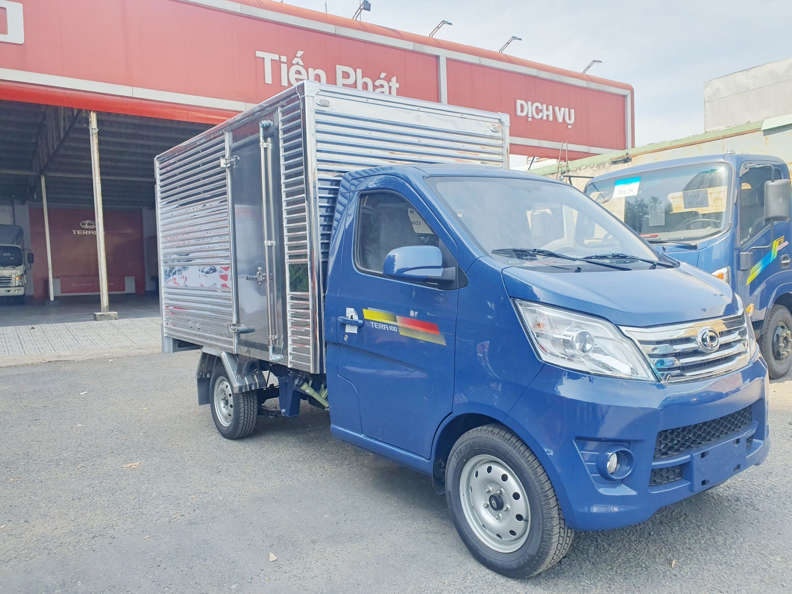 Sẵn xe giao ngay, đủ màu cho khách chọn. Hotline 24/24