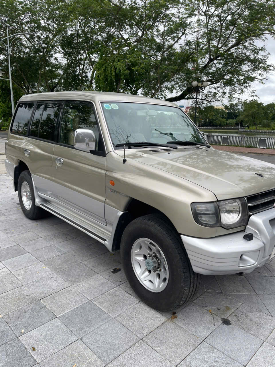 CHÍNH CHỦ CẦN BÁN XE 7 CHỖ MITSUBISHI PAIERO V45 2004